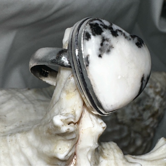 White Buffalo Turquoise heart vintage ring - Picture 7 of 11